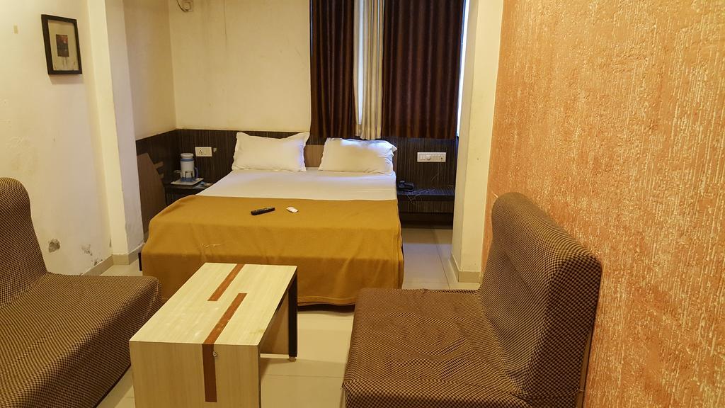 Hotel Relish Vadodara Ngoại thất bức ảnh
