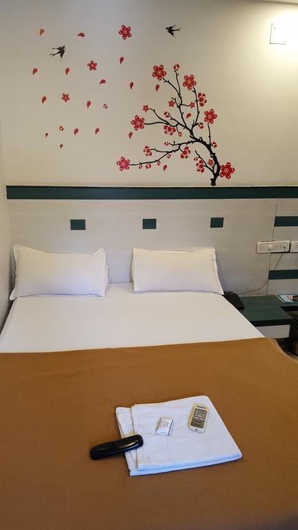 Hotel Relish Vadodara Ngoại thất bức ảnh