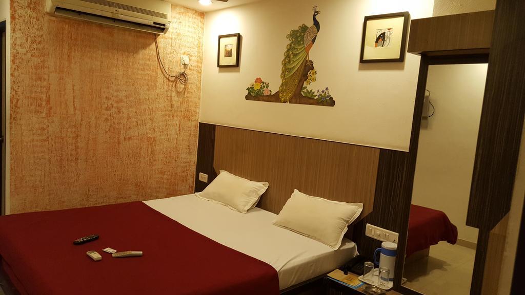 Hotel Relish Vadodara Ngoại thất bức ảnh